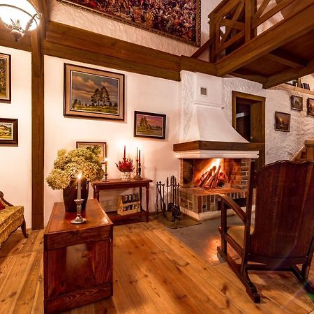Dworek Wiktorowo Hotel Budki Petrykowskie Esterno foto