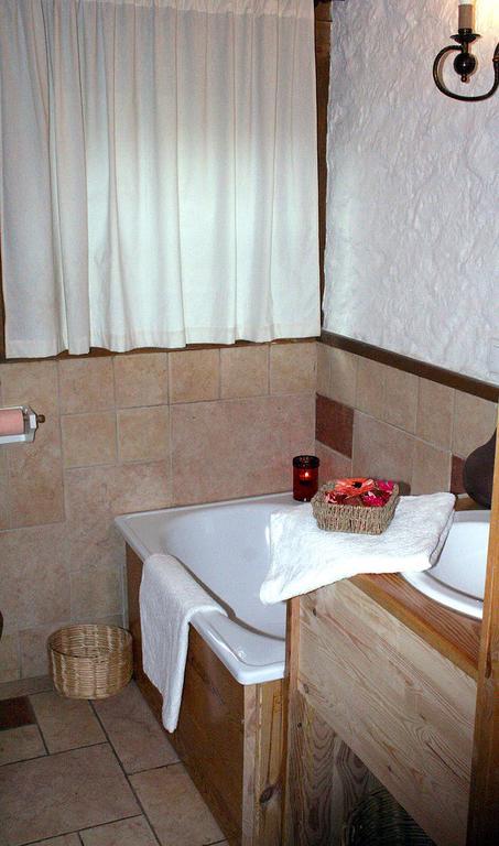 Dworek Wiktorowo Hotel Budki Petrykowskie Esterno foto