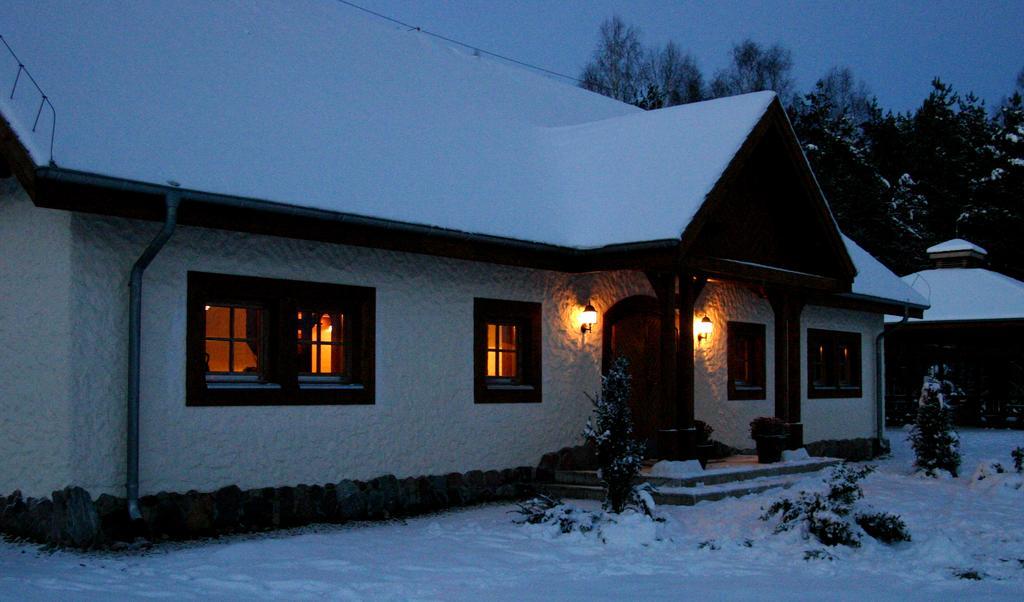 Dworek Wiktorowo Hotel Budki Petrykowskie Esterno foto