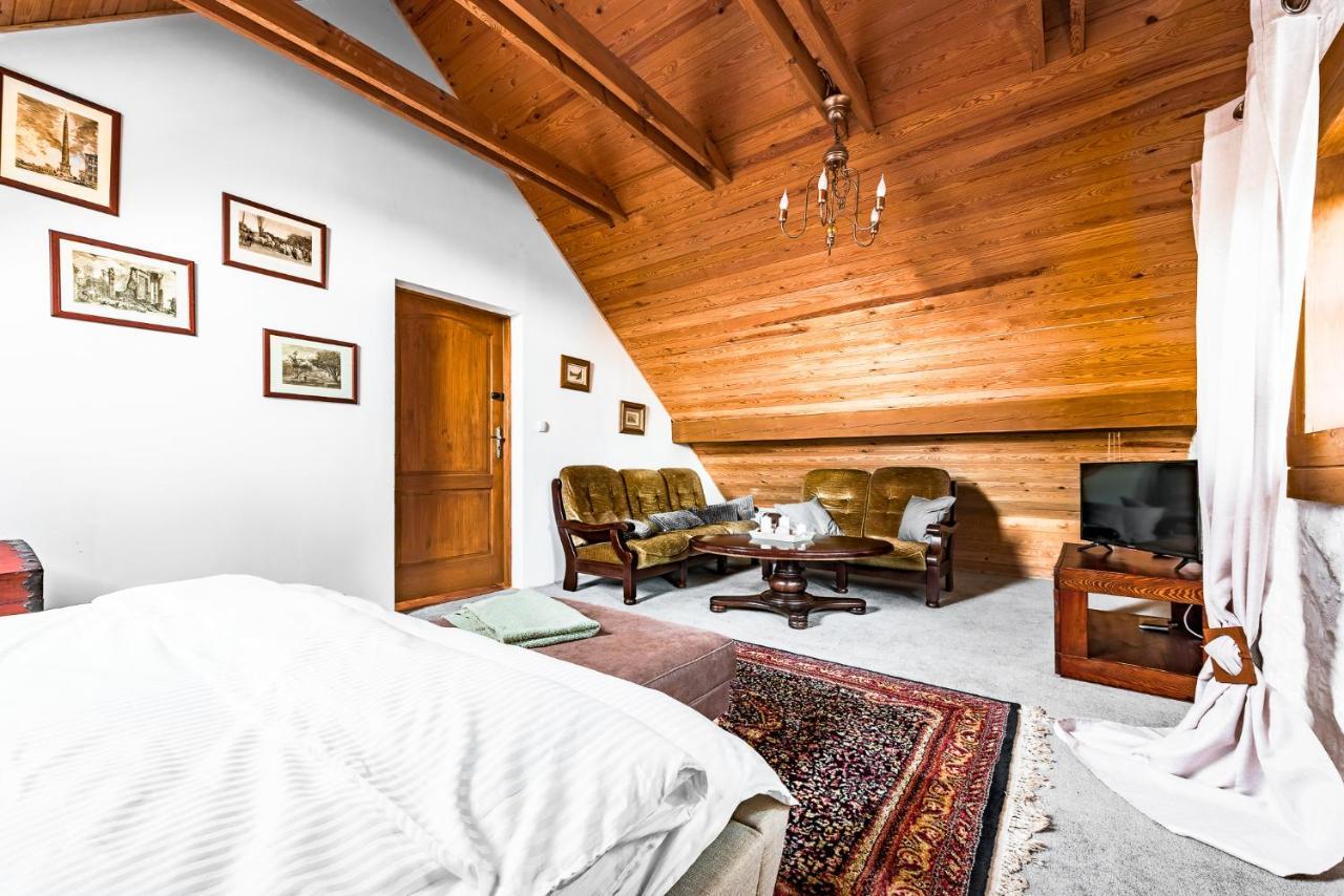 Dworek Wiktorowo Hotel Budki Petrykowskie Esterno foto