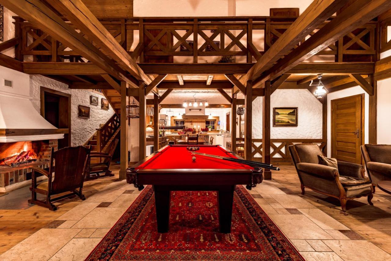 Dworek Wiktorowo Hotel Budki Petrykowskie Esterno foto