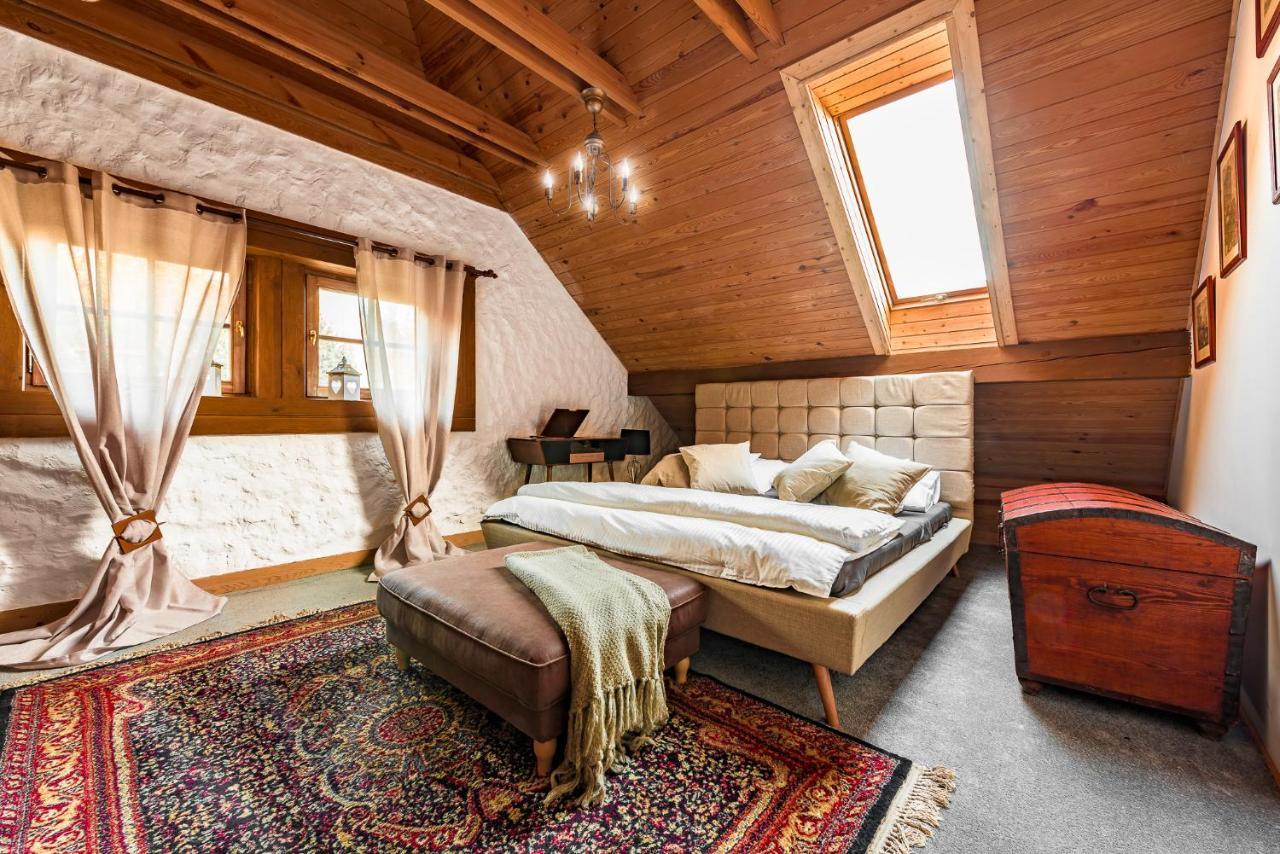 Dworek Wiktorowo Hotel Budki Petrykowskie Esterno foto