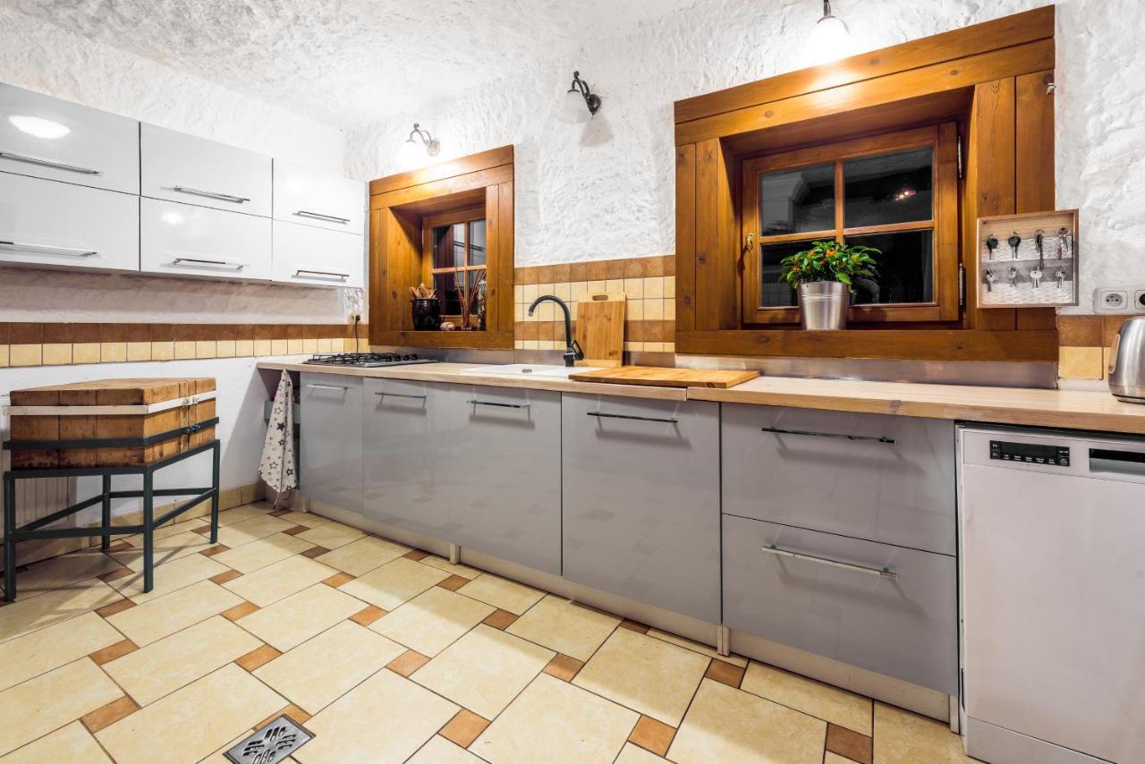 Dworek Wiktorowo Hotel Budki Petrykowskie Esterno foto