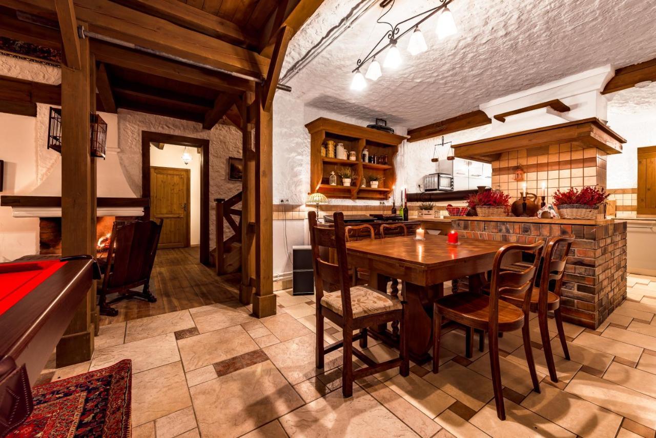 Dworek Wiktorowo Hotel Budki Petrykowskie Esterno foto
