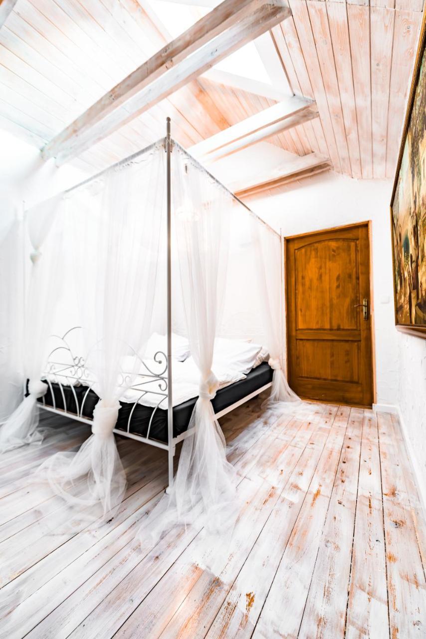 Dworek Wiktorowo Hotel Budki Petrykowskie Esterno foto